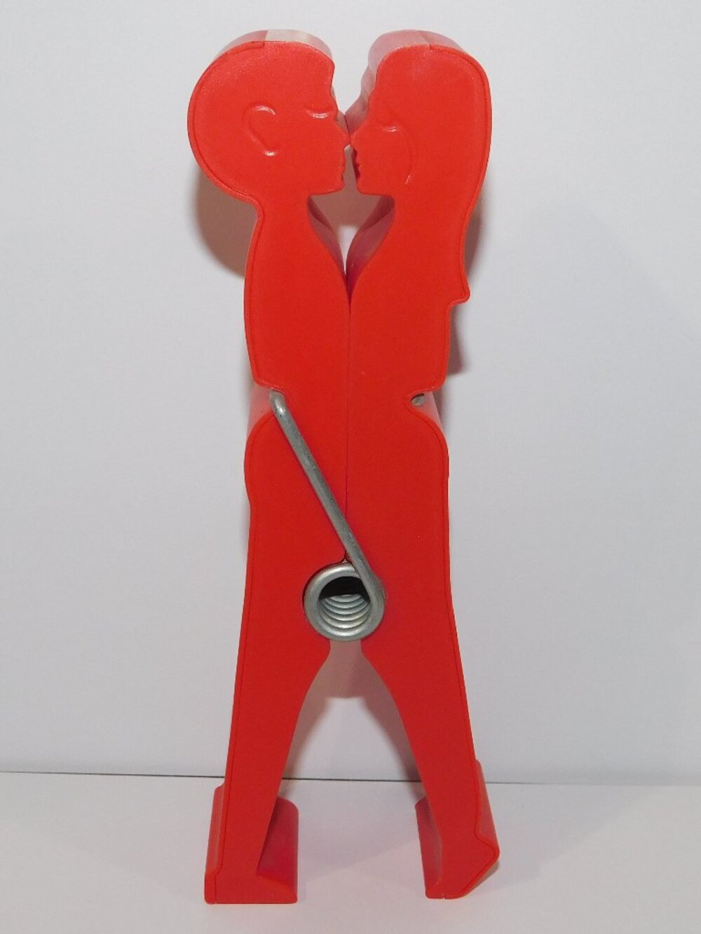 Large 7.5" Plastic Red Kissing Couple Man Womens Clothes Pin Office Novelty